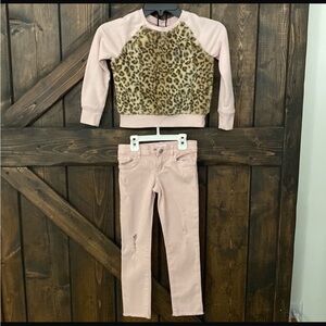 Children’s Place Girls Pink Leopard Fuzzy Sweatshirt & Distressed Jeans Size 5/6